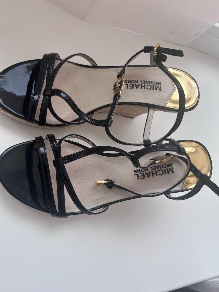 Сандалии на танкетке Michael Kors
