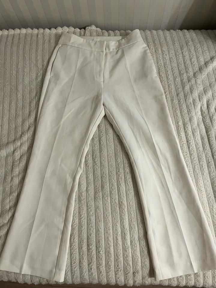 белые штаны от H&M
