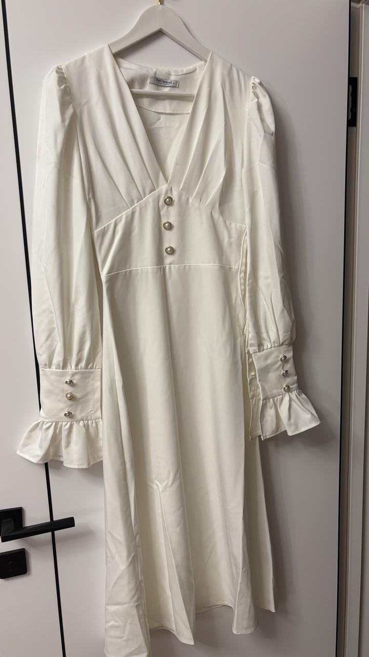 Продаю стильное белое платье в идеальном состоянии 🤍
