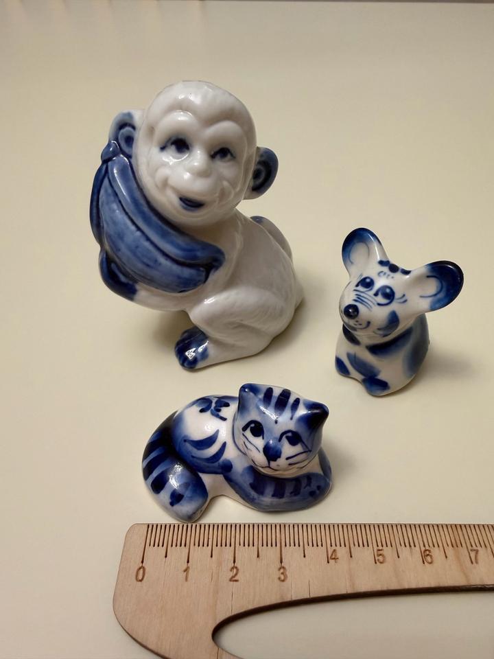 набор фарфоровых статуэток, в росписи Гжель