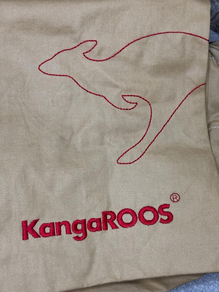 Маленькая бежевая спортивная сумка KangaRoos