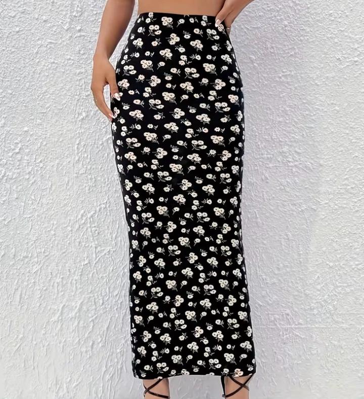 Длинная прямая юбка.