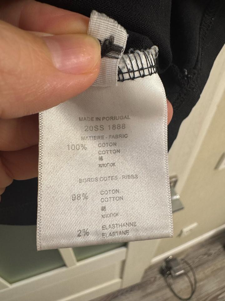 Футболка с вышитым логотипом от бренда Maison Margiela