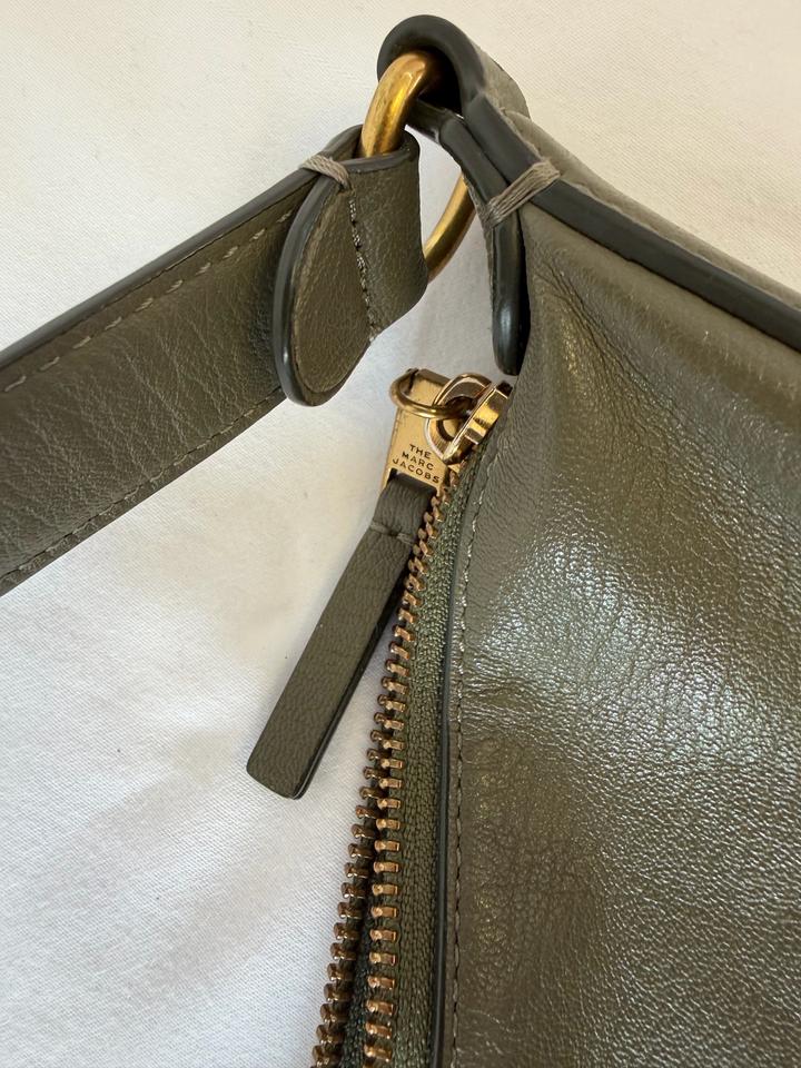 Сумка-багет женская Marc Jacobs.