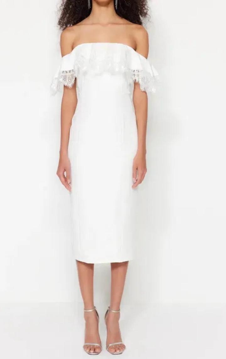 Белое платье