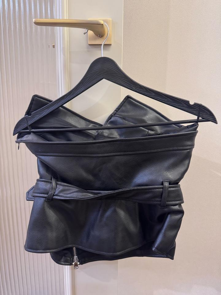 Кожаный корсет Zara