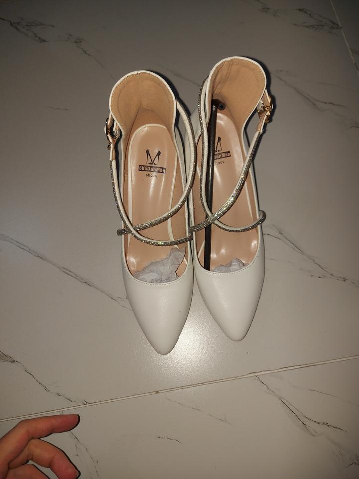 Белые туфли