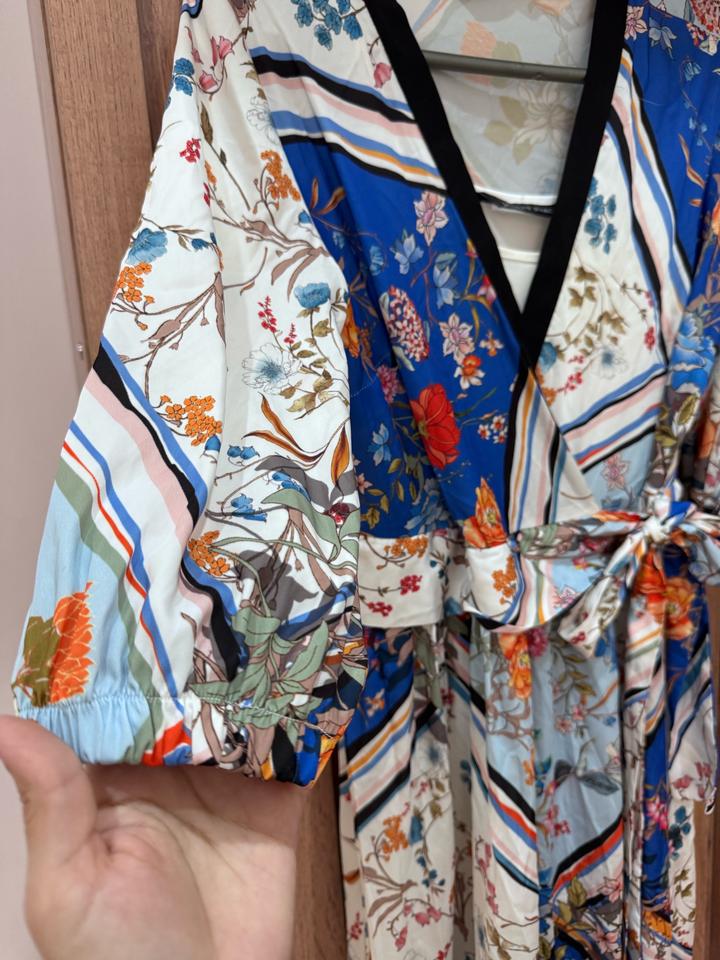 Платье с эффектом запаха с цветочным принтом