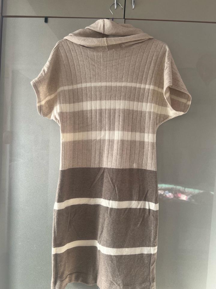 Бежевое платье Apricol