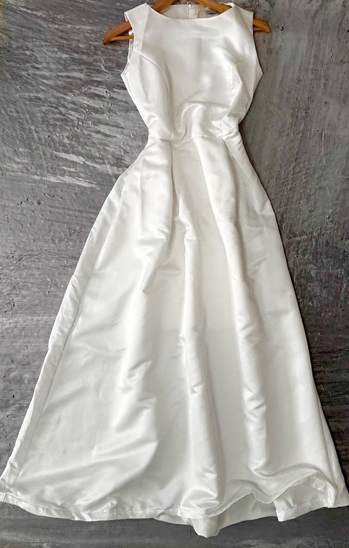 Белое длинное платье