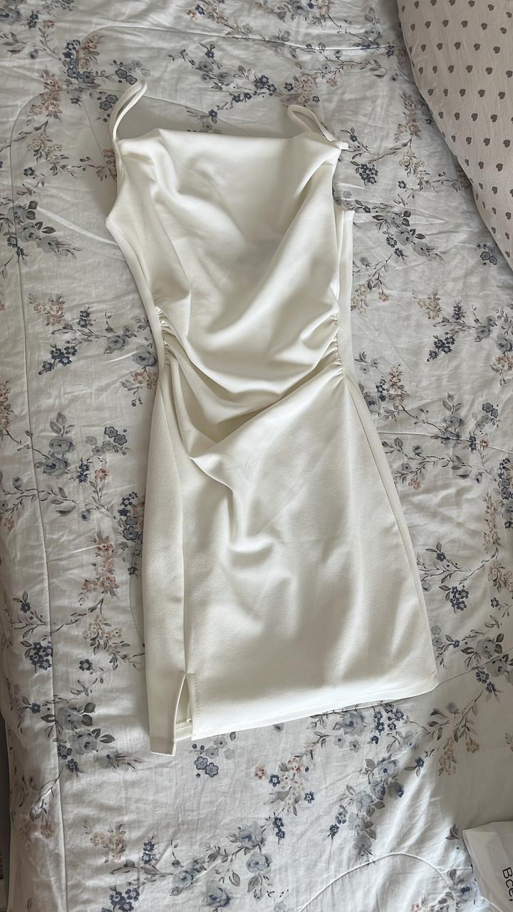 Белое мини платье