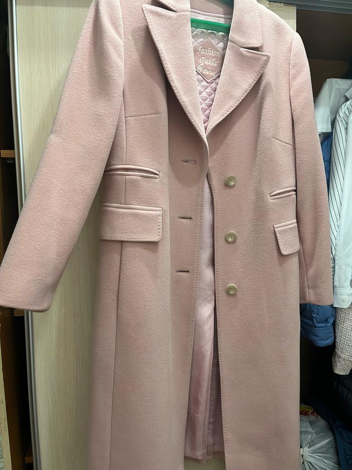 Розовое пальто на весну и на теплую зиму