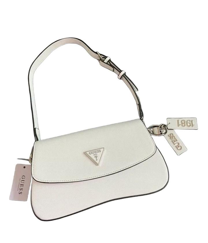 Новая малышка Guess есть 2 штук