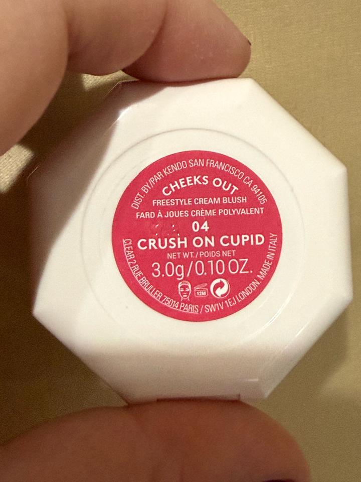 Румяна Fenty Beauty в оттенке «Crush on Cupid» (04)