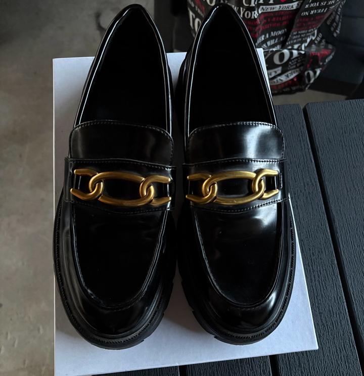 Продам лоферы mango