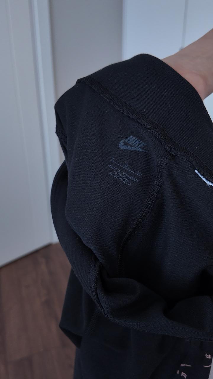 Спортивные легинсы Nike