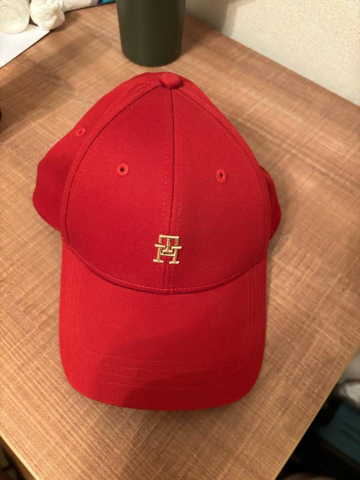 Tommy Hilfiger красная кепка (оригинал)
