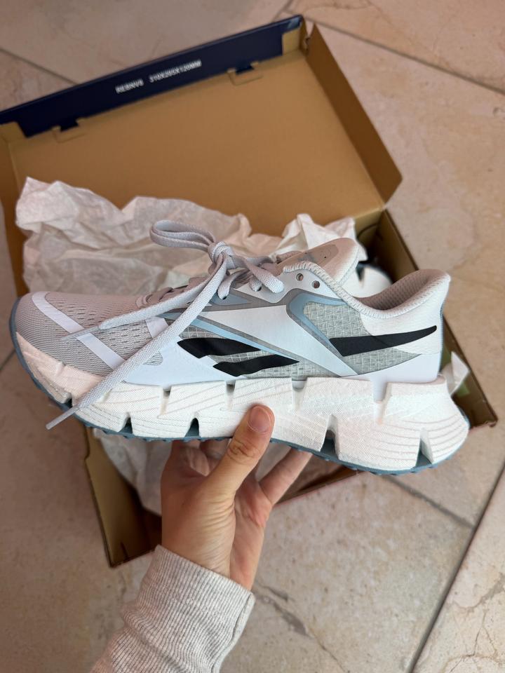 Женские кроссовки Reebok