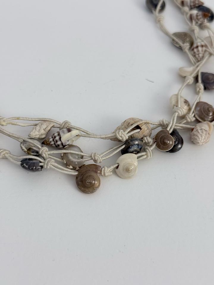 Бусы с ракушками