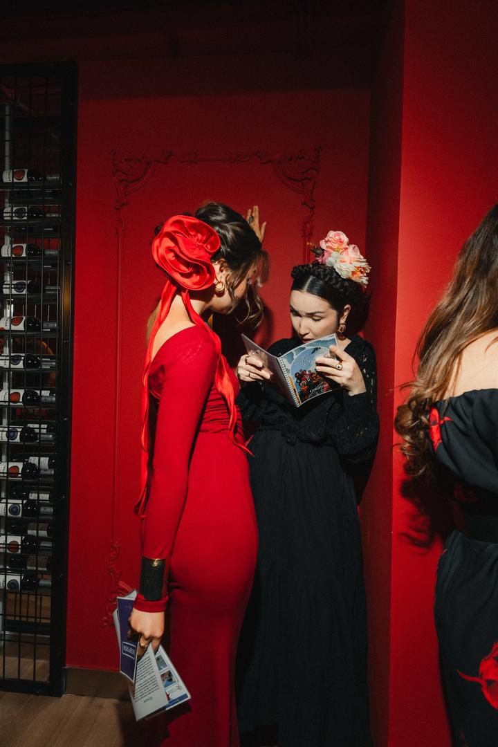 Красное платье обтягивающее