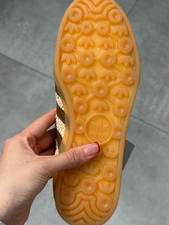 Женские кроссовки Adidas