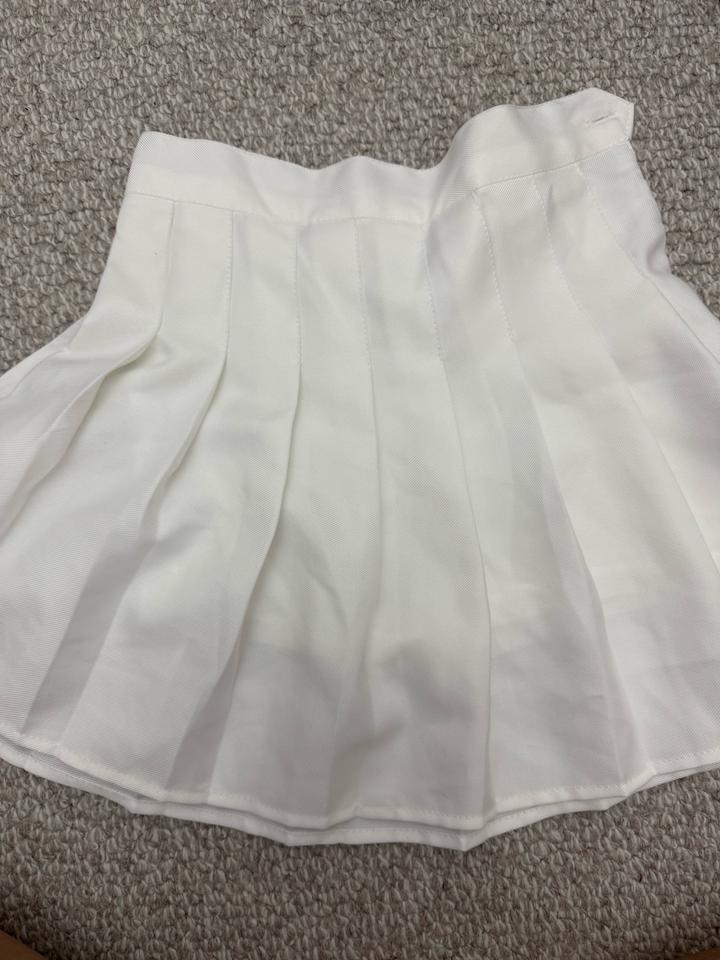 белая теннисная юбка с шортами