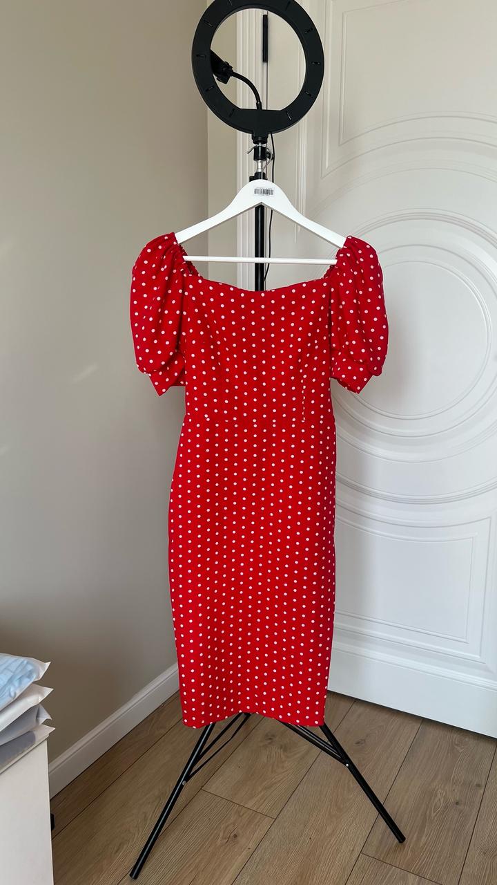 Платье красное в горошек