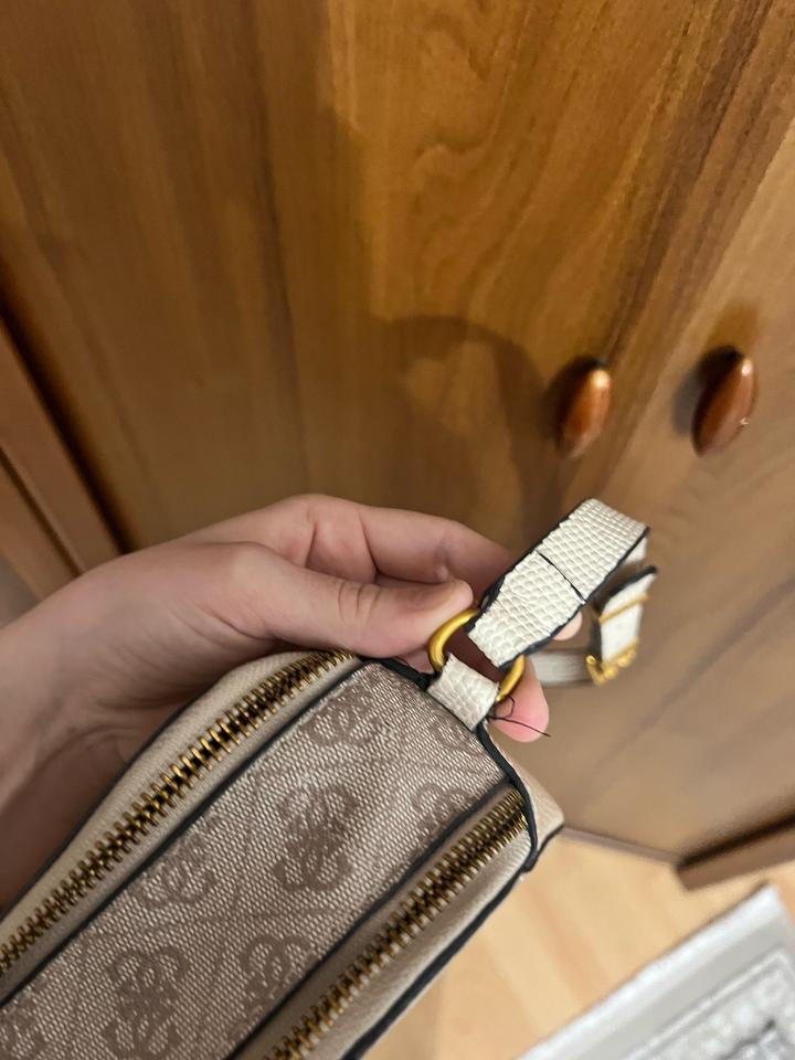 сумка кроссбоди Guess