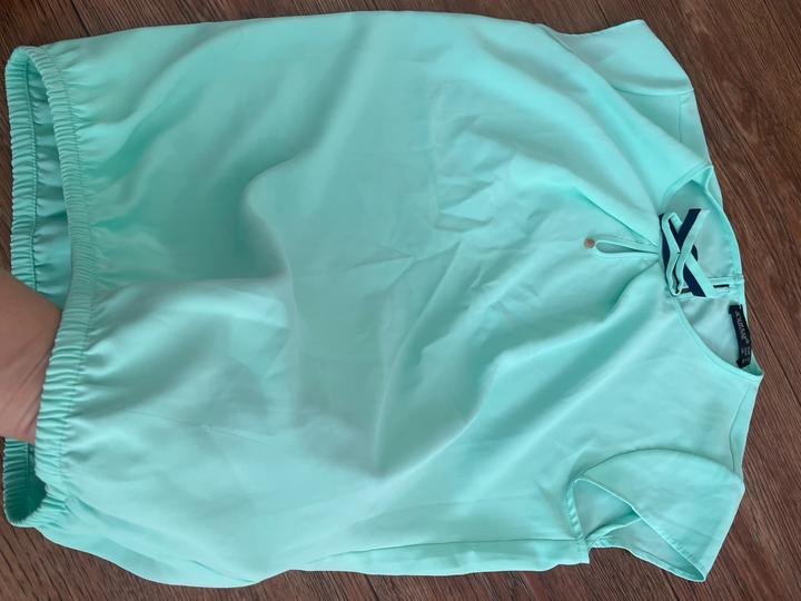 Блузка нежно берюзово-зеленоватого цвета