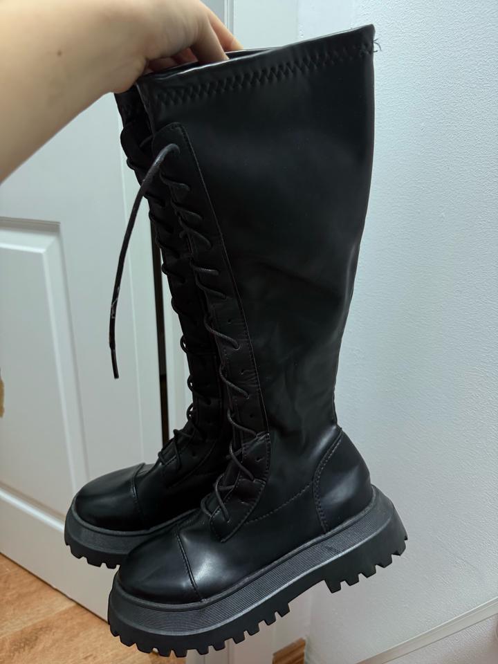 Сапоги на шнуровке длинные до колена