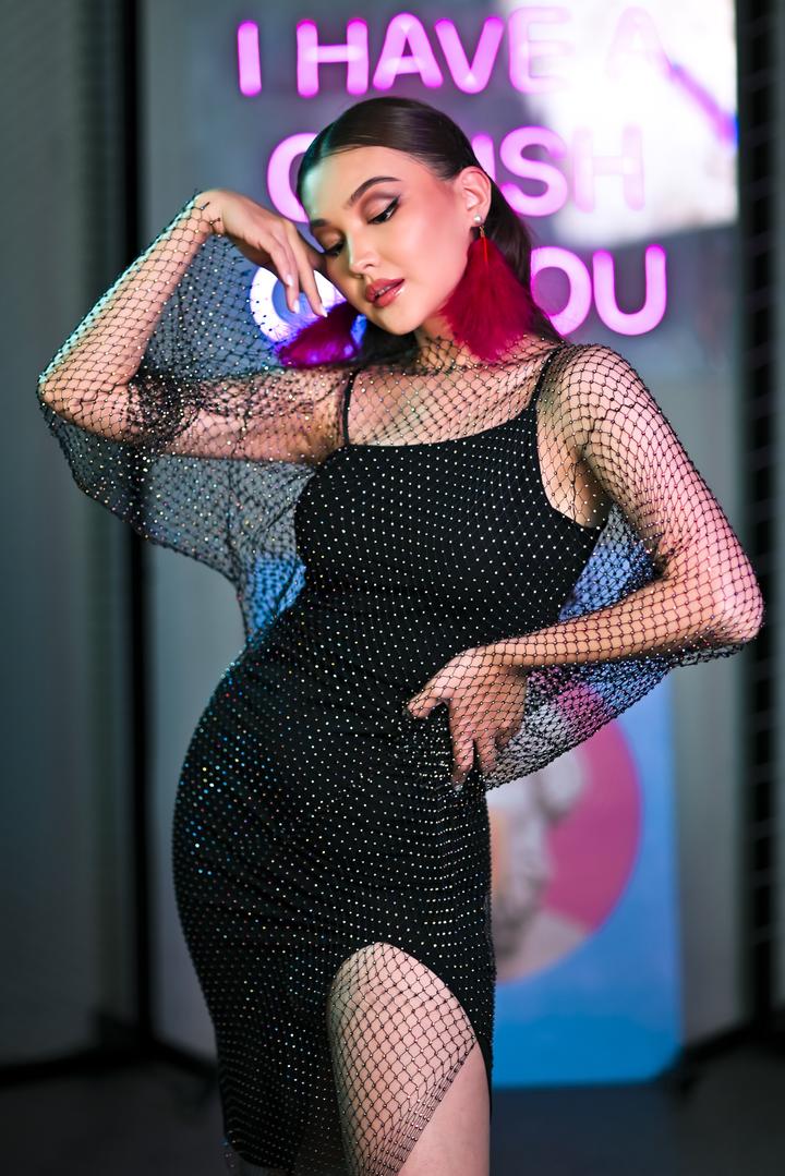 Черное платье-сетка