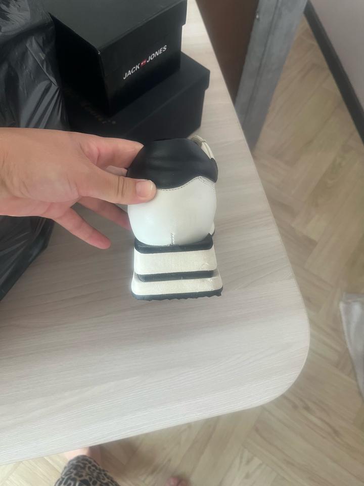 Кроссовки от Basconi