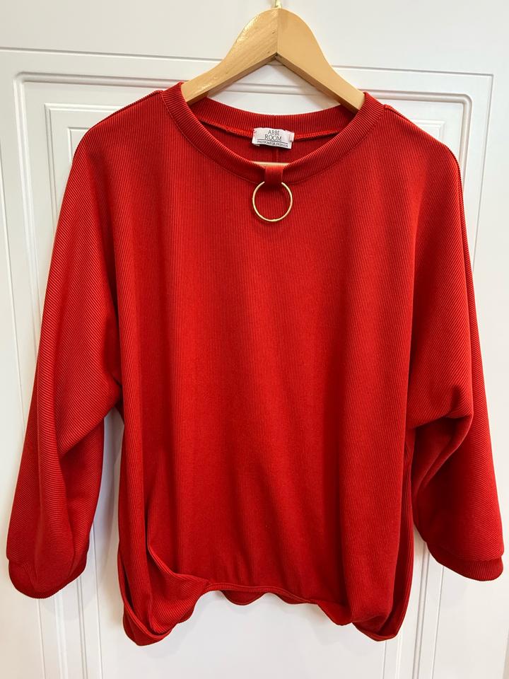 Красная кофта