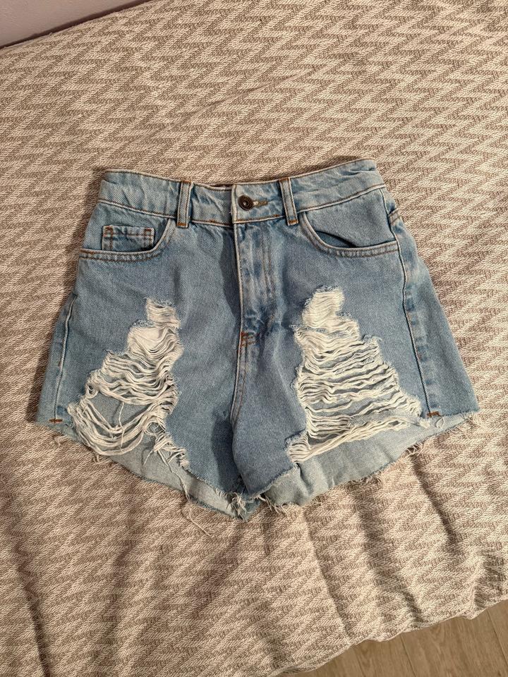 Джинсовые шорты