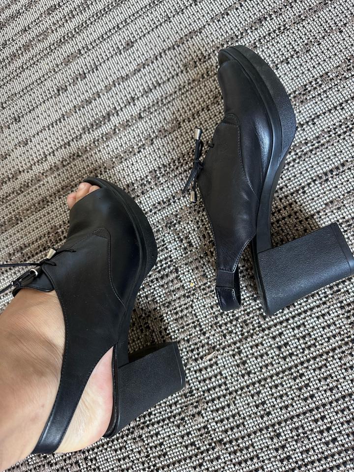 Новые босоножки кожаные