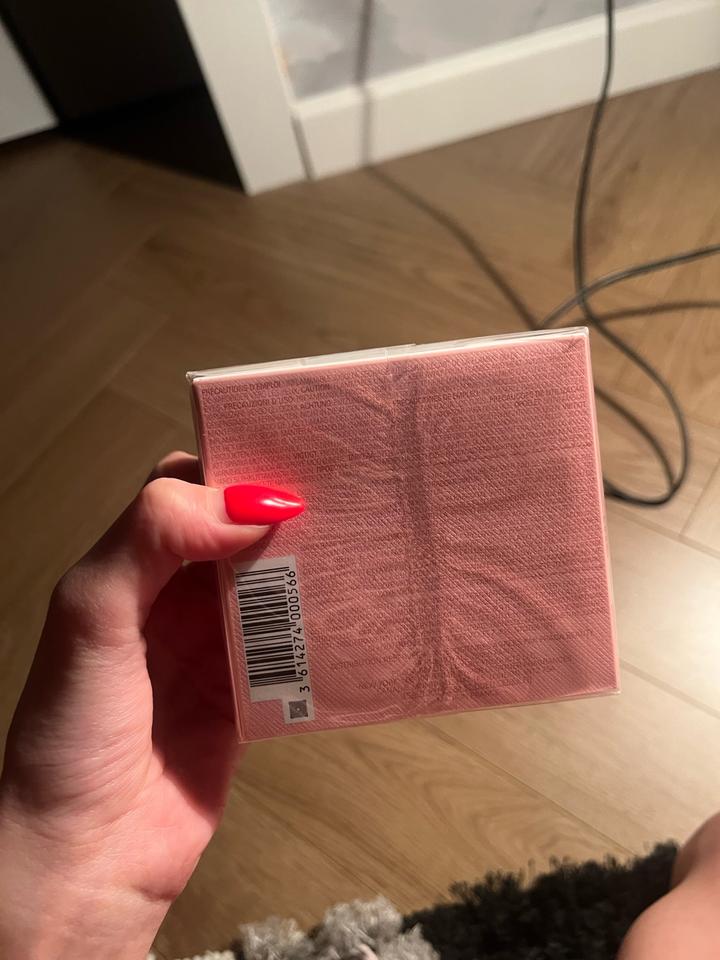 Prada paradoxe virtual flower