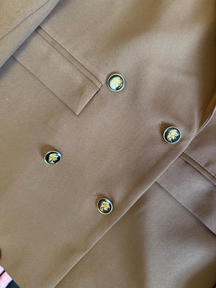 Коричневый женский пиджак