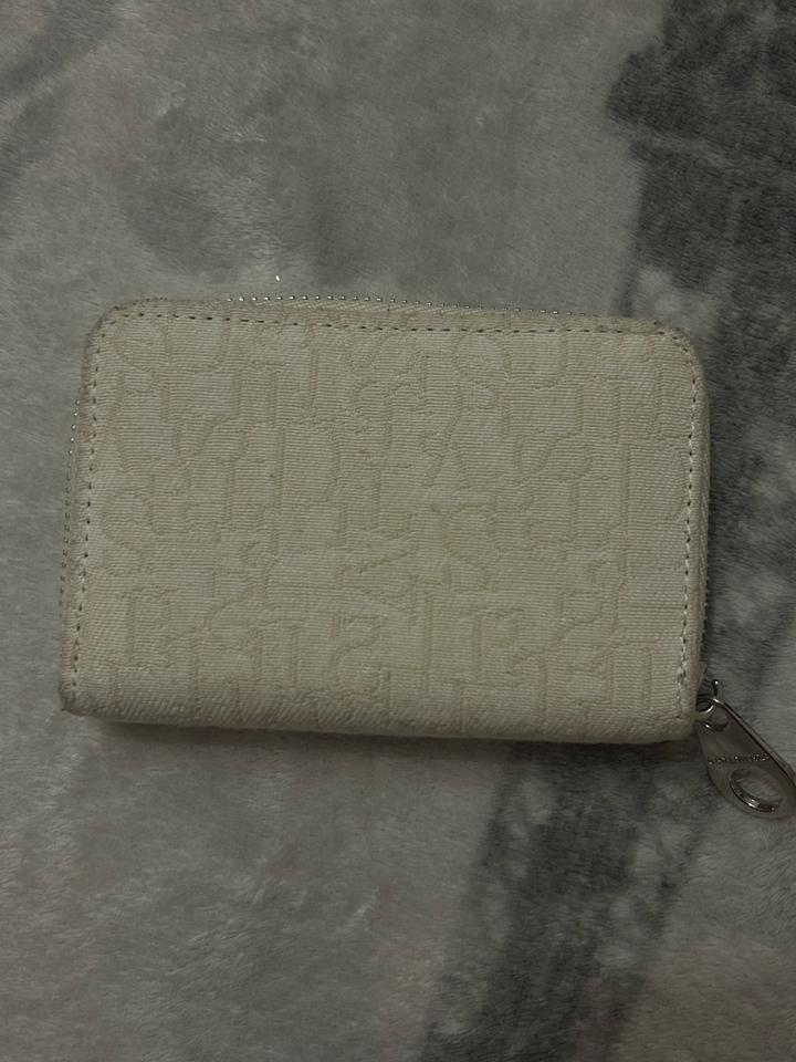 Молочный кошелёк Stradivarius