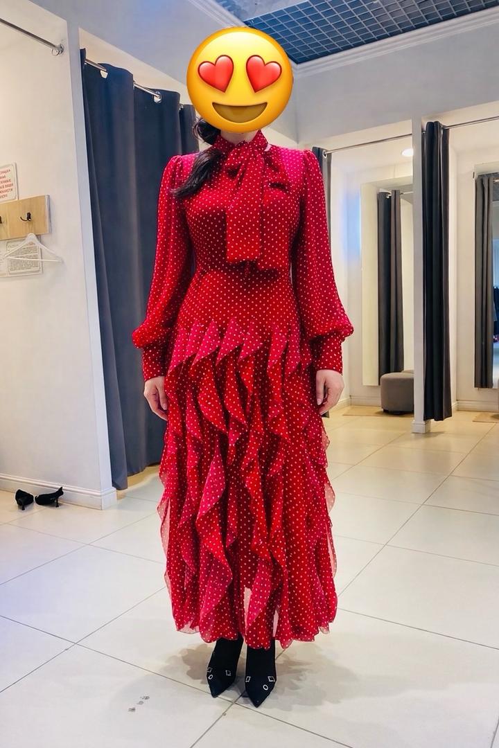 Красное шифоновое платье