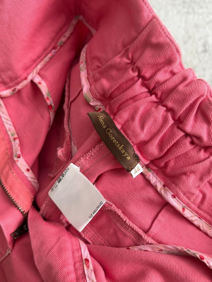 Розовые джинсы