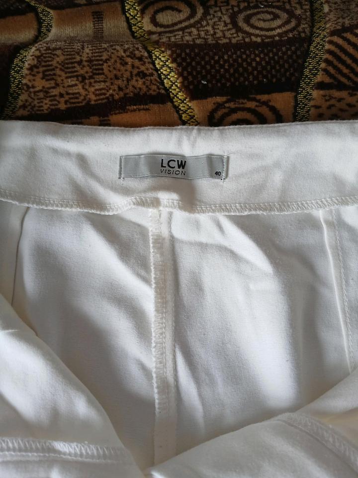 Белые штаны LC Waikiki