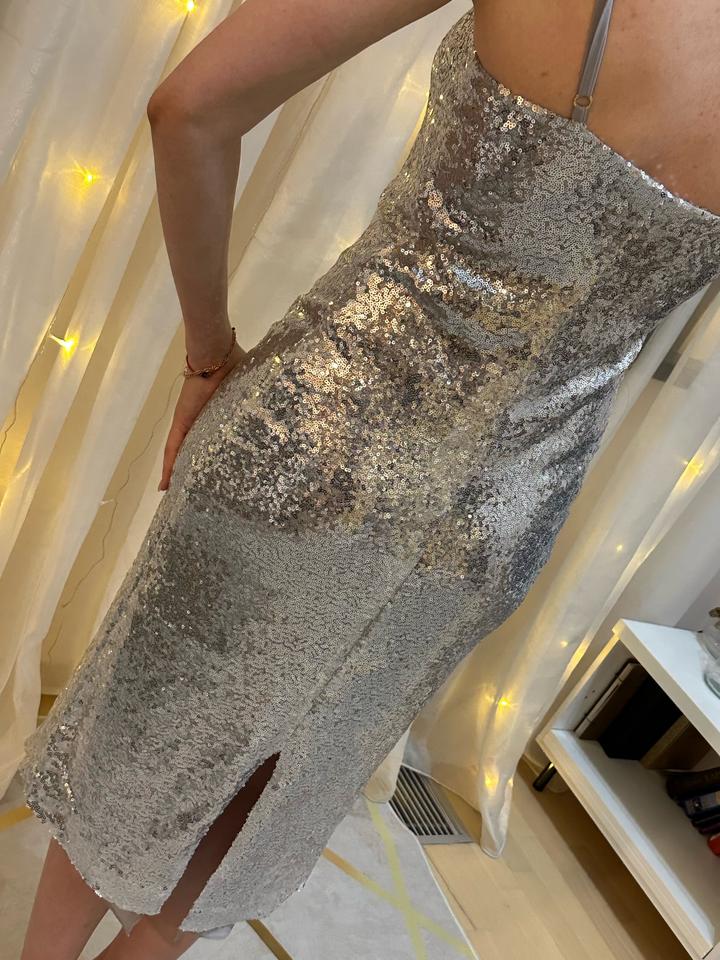 Платье в пайетках