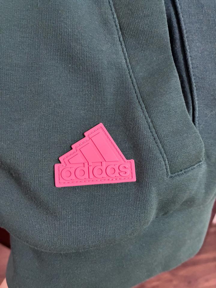 Спортивный костюм adidas
