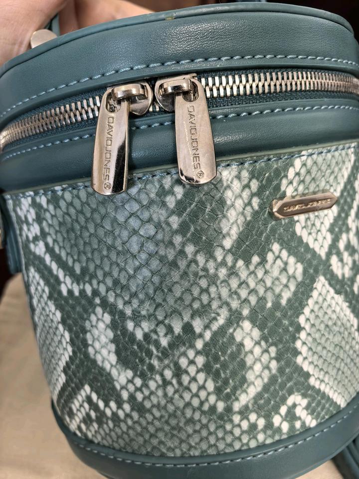 Сумка бочонок David Jones