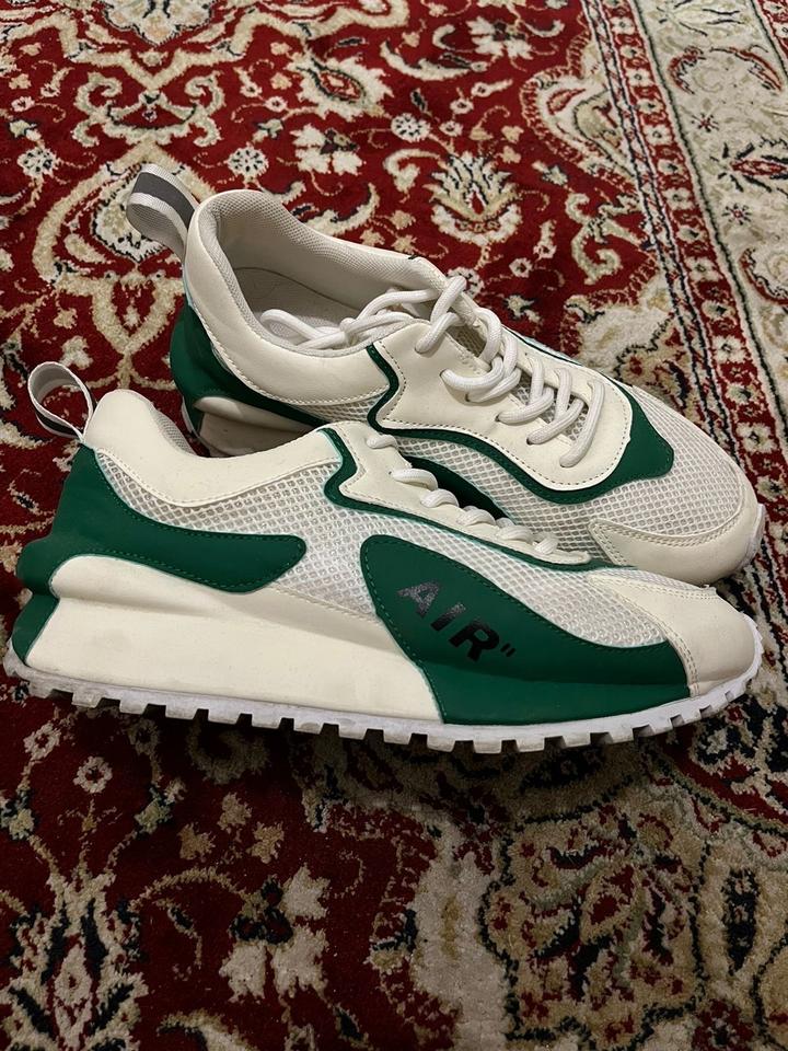 Кроссовки