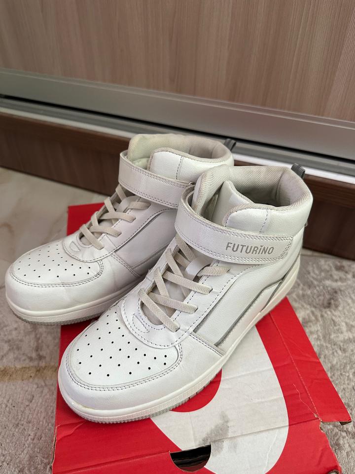Кроссовки