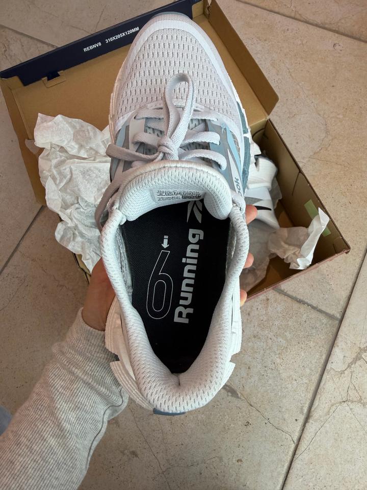 Женские кроссовки Reebok