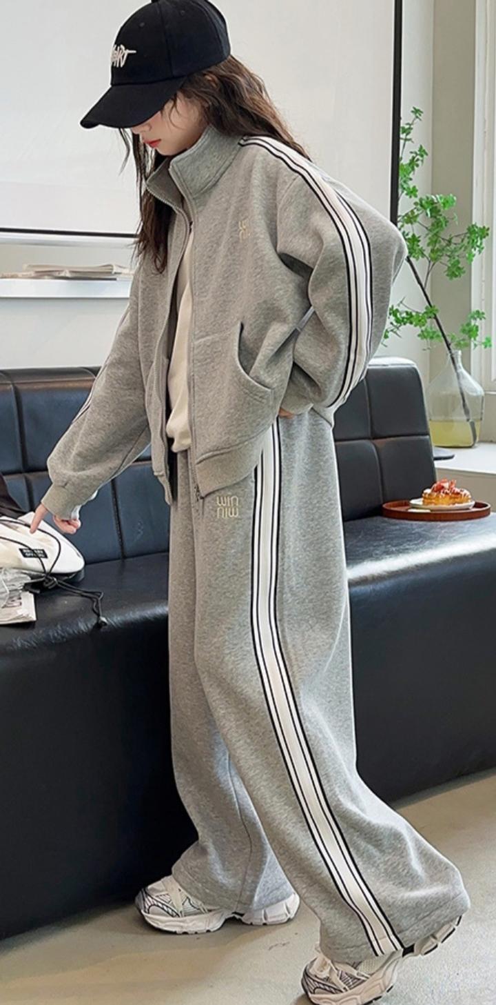 Спортивный костюм на девочку, рост 140 см