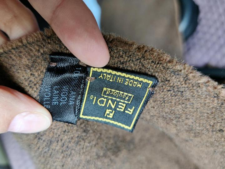 Шарф FENDI Made in Italy