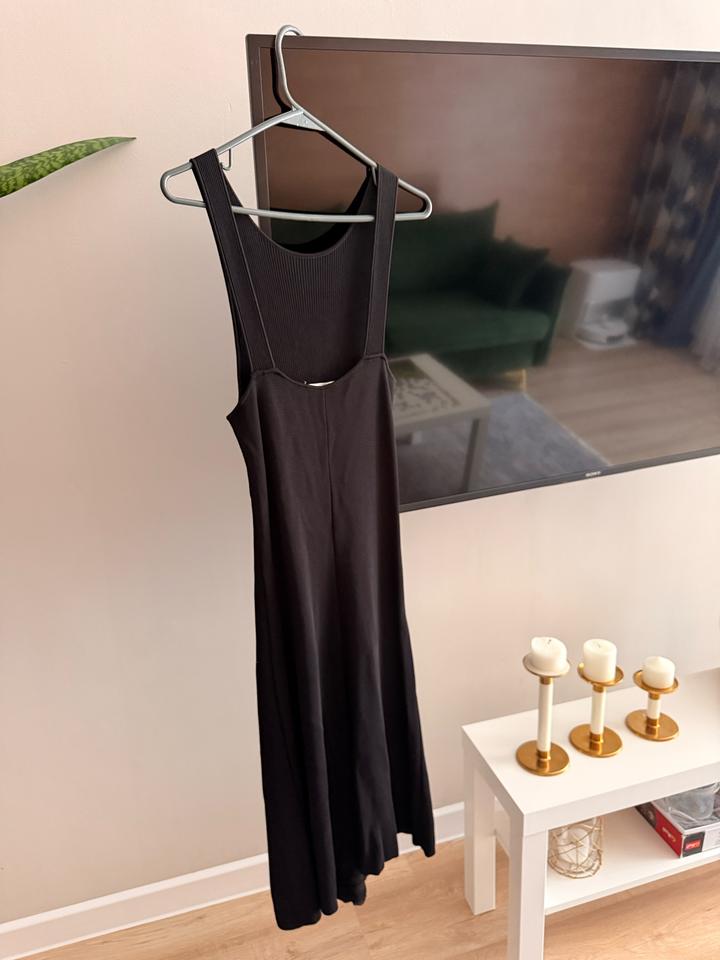 Черное платье Valentino